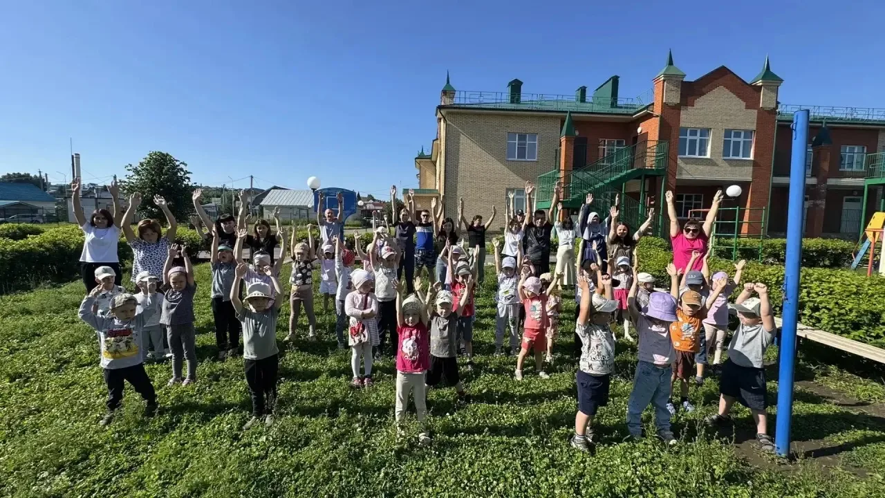 ☀️ Утро начинается с движения вместе с любимыми людьми рядом! 💕
❤️ В Балтасинском 
детском саду № 5