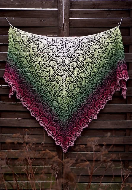 Вязаная крючком шаль Leszczyna (Hazel) shawl от Sabina Raczyńska