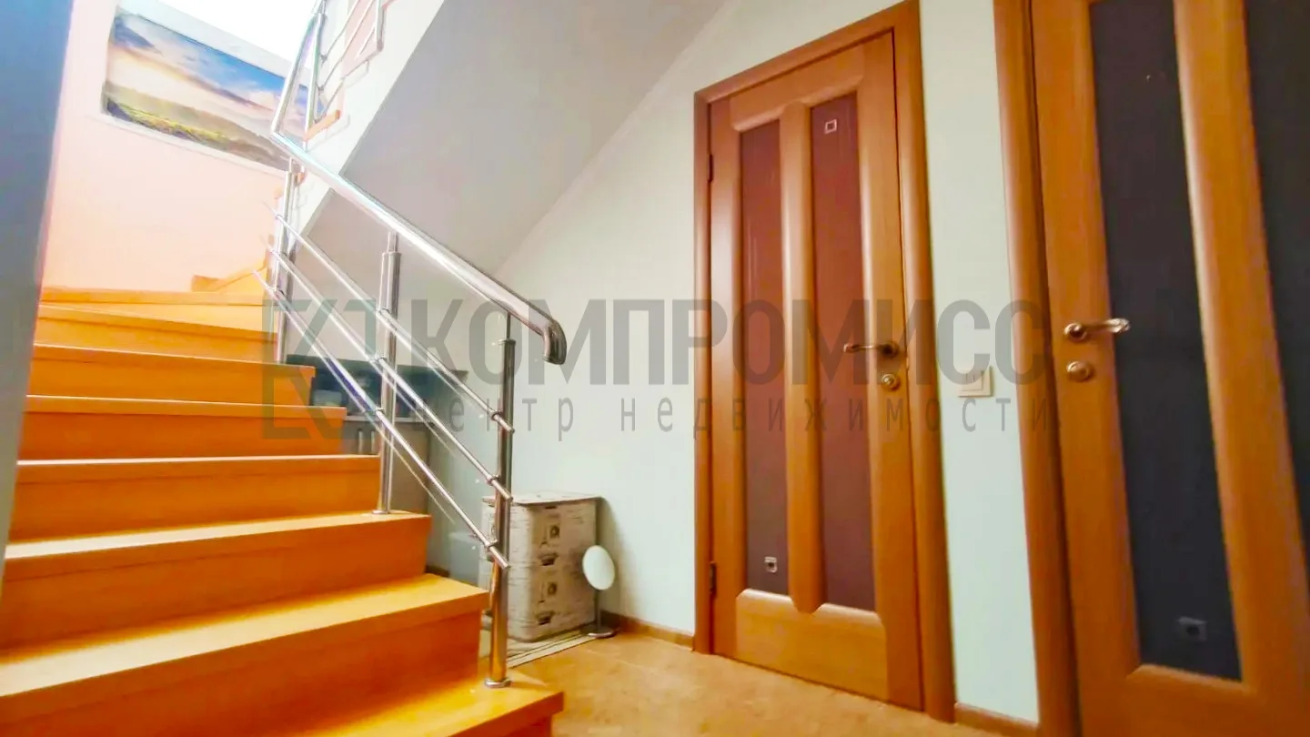 📍 Двухэтажный дом в станице Старокорсунская  🏠 Дом: ✅ 140,4 м², 2 этажа, 3 спальни ✅ Отличное жилое 