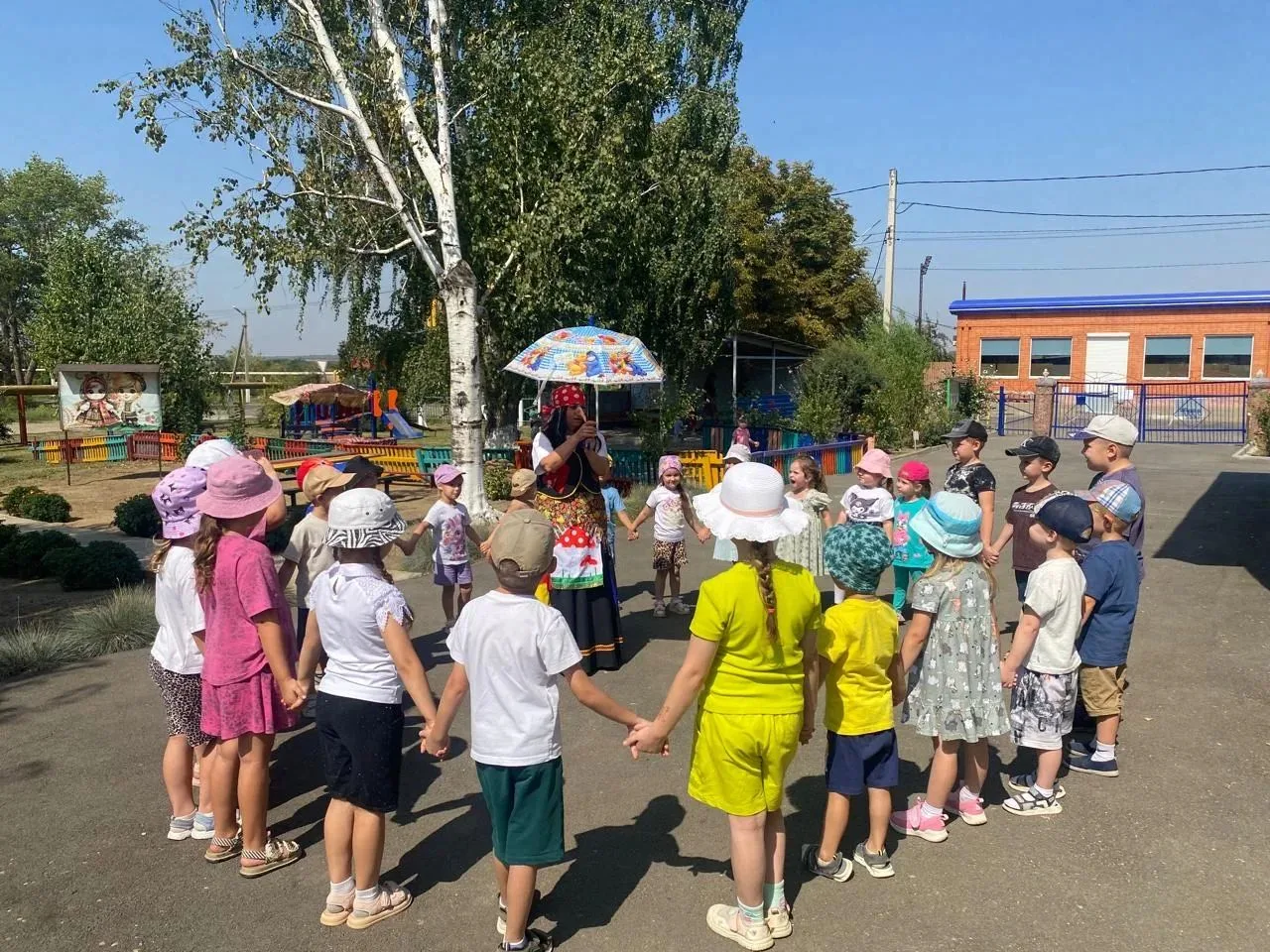 Сказочный переполох: к нам прилетела Баба-яга!