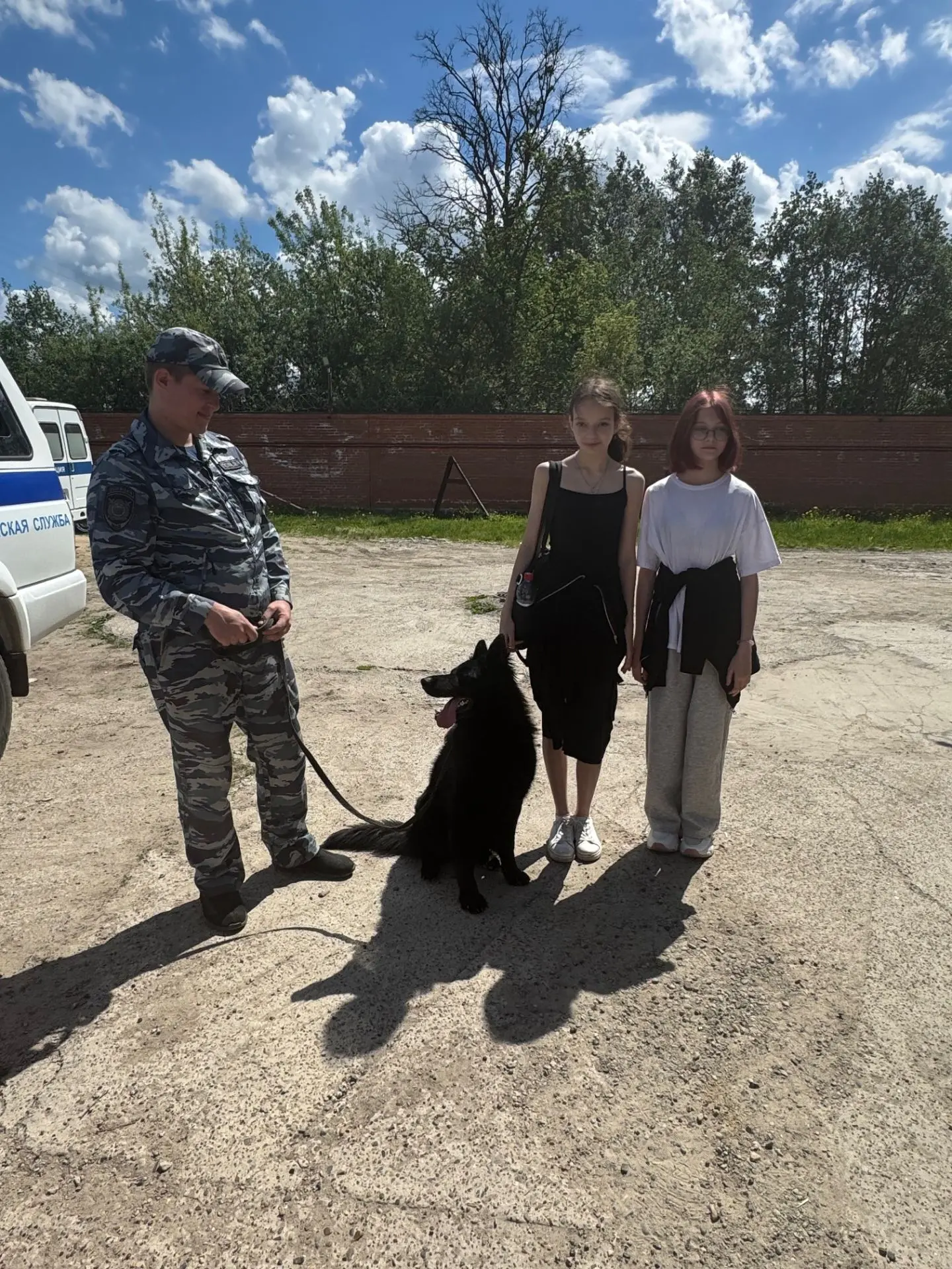 Здравствуйте! 6 "Д" класс побывал с экскурсией в кинологическом центре города Йошкар-Олы. Дети позна