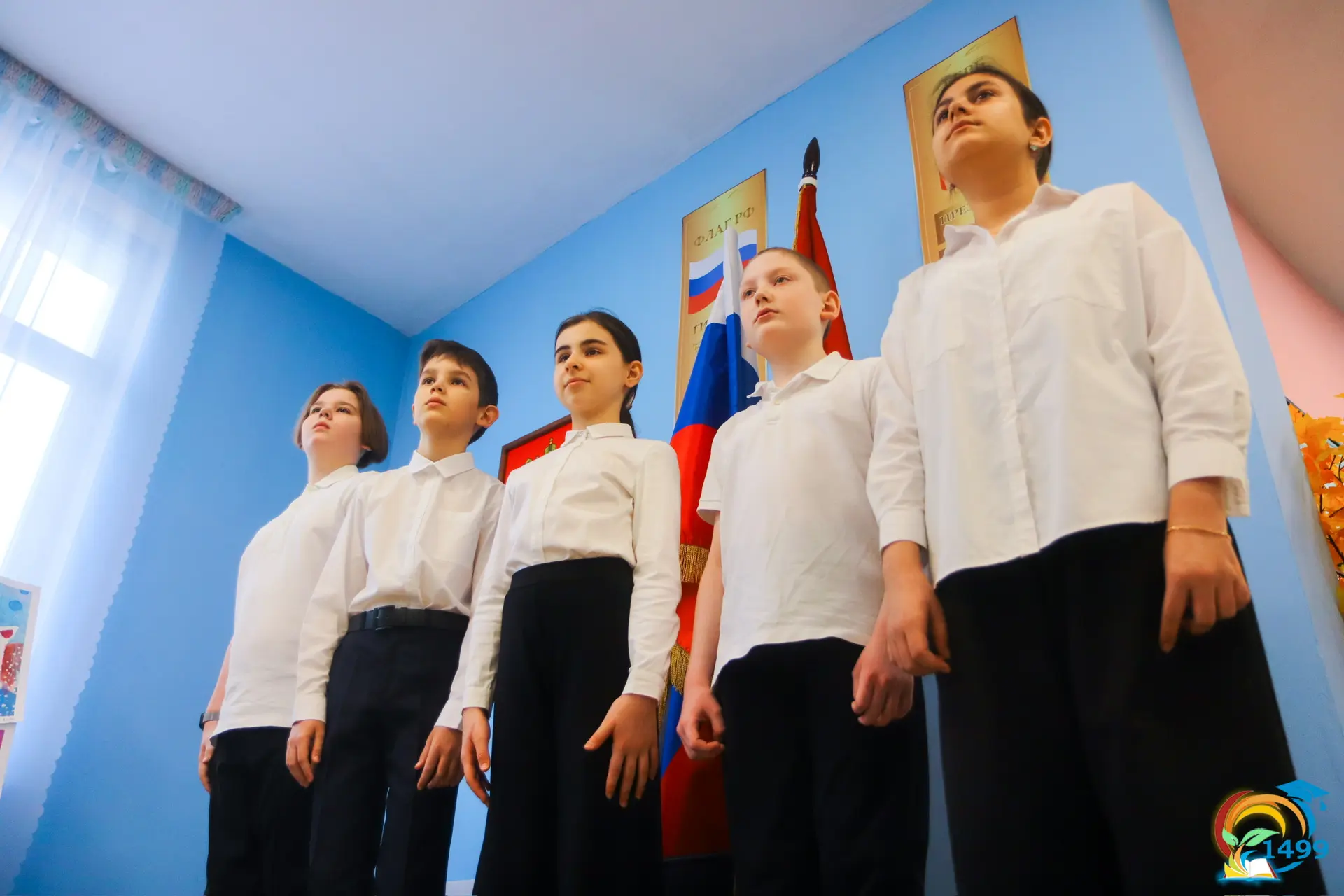 🇷🇺Новая учебная неделя в нашей школе традиционно началась с важного и объединяющего события — церемо