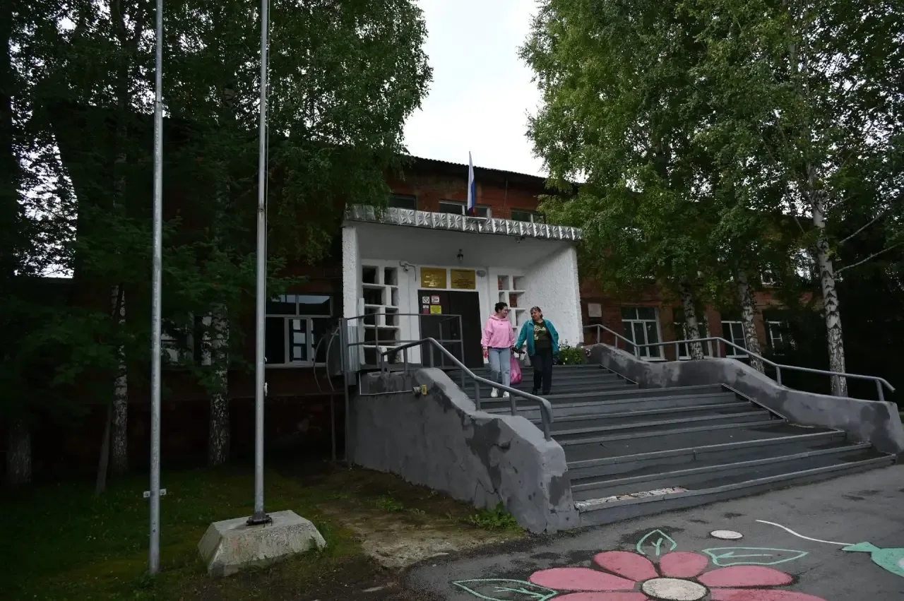 В течение недели объезжал школы в территориях