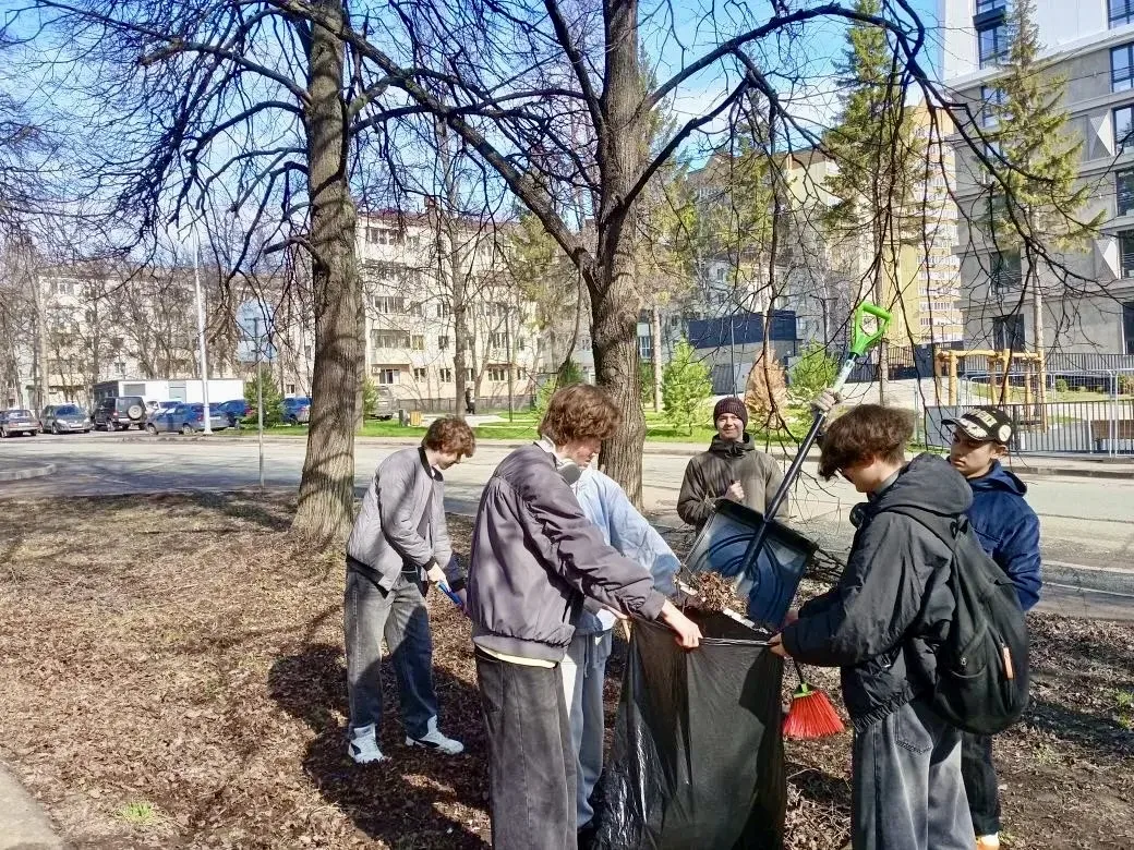 🍂 Марафон чистоты! 🧹 Сегодня мы провели по-настоящему массовый субботник. Ученики и учителя объедини