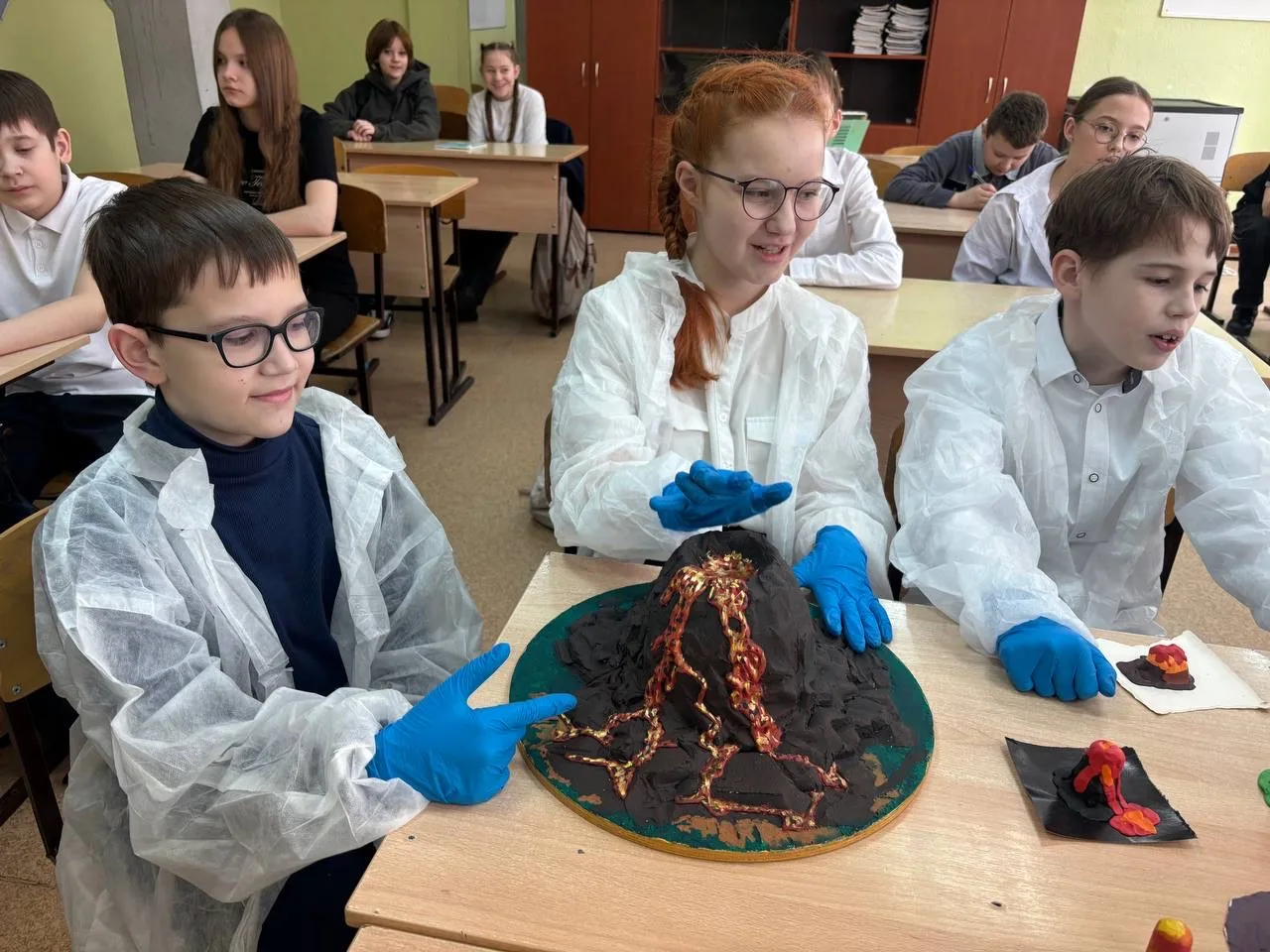 География в деле 🌋🌍  На уроке географии в 6а у нас было по-настоящему интересно: вместе с Натальей Н