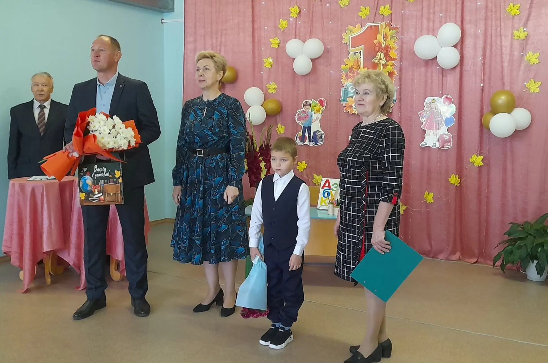 Школа нас встречать готова,