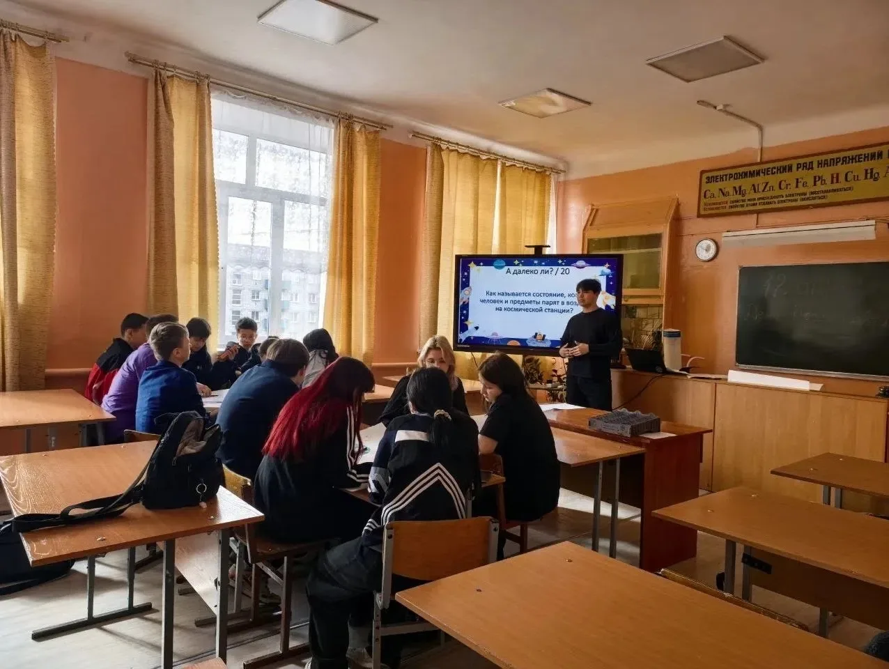 Космический полет в нашей школе: отмечаем День космонавтики с размахом! 🚀 В нашей школе прошел насто