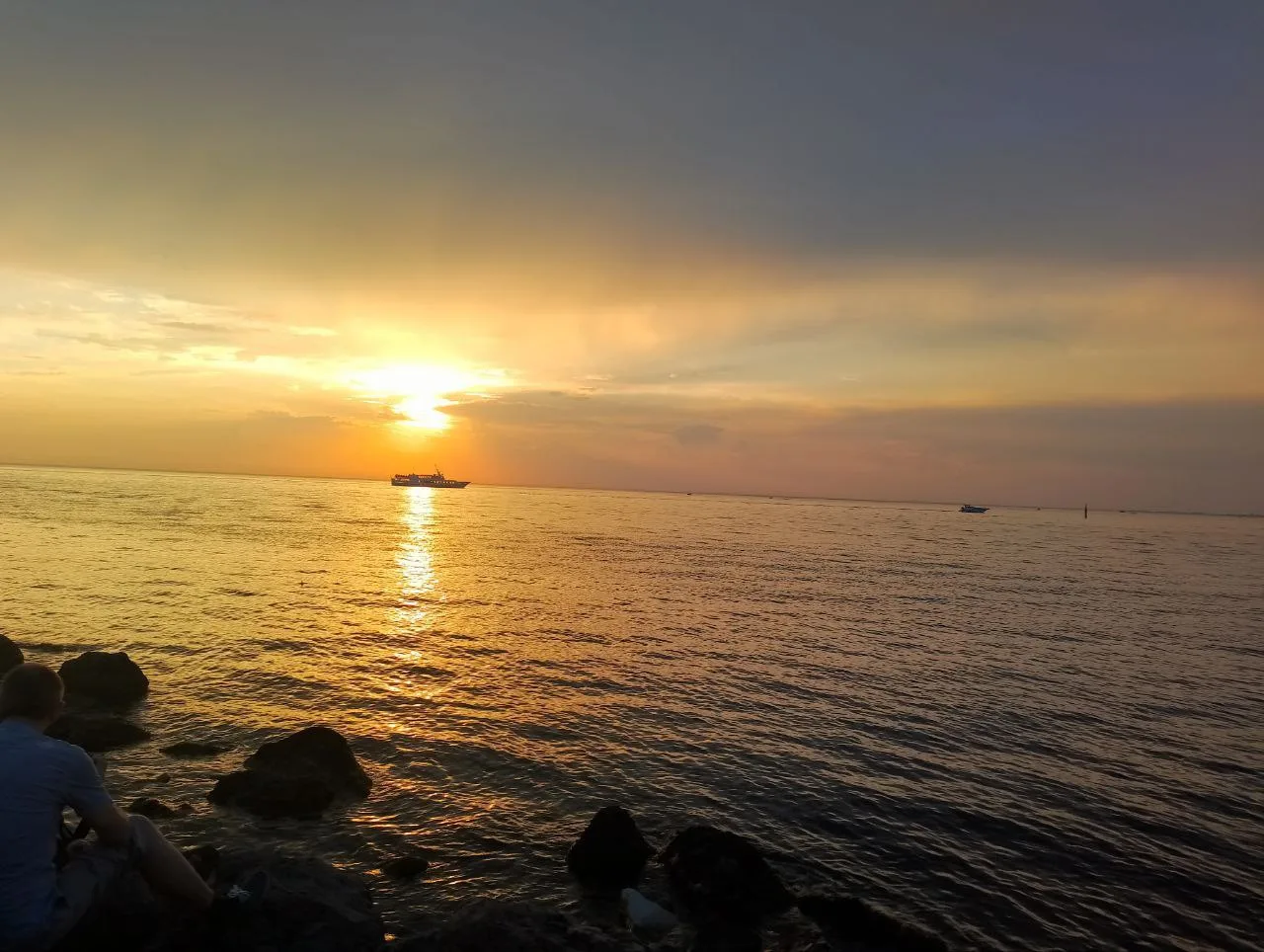 🌅 В Анапе закаты — это маленькое чудо, которое случается каждый вечер: солнце будто ри...