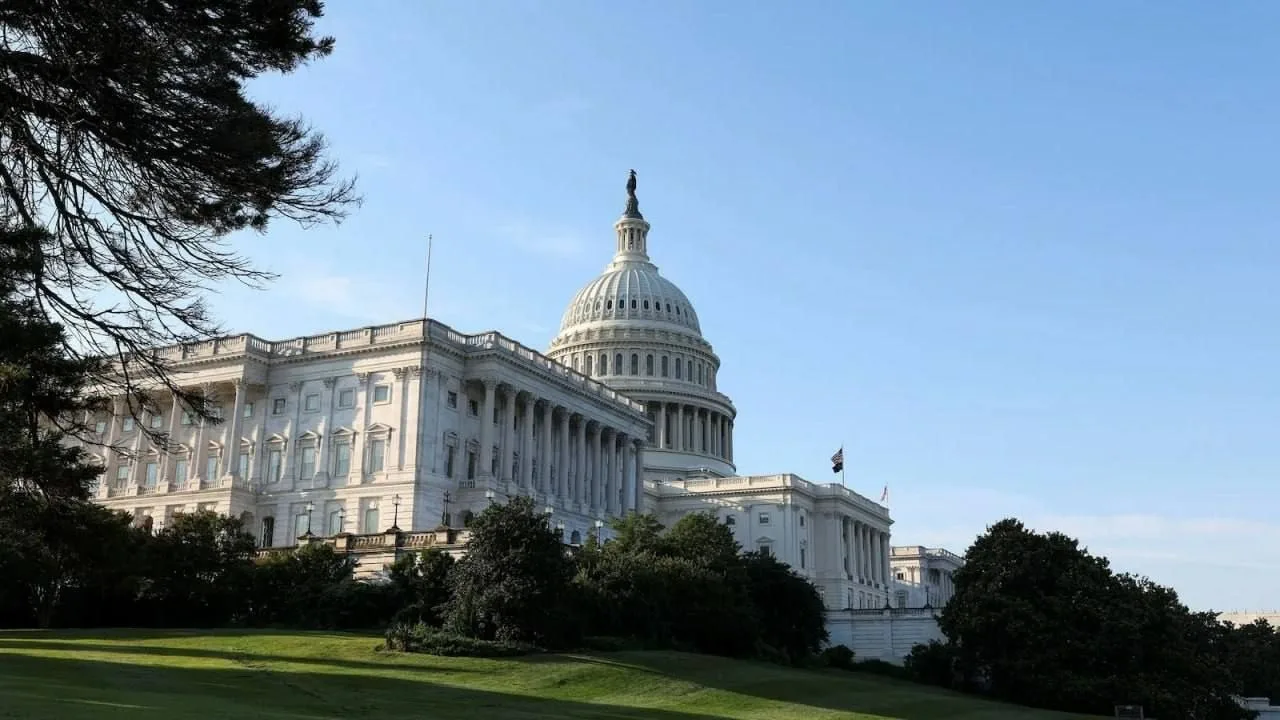 Сенат США принял законопроект о введении жестких санкций в отношении России.

Во втором голосовании 