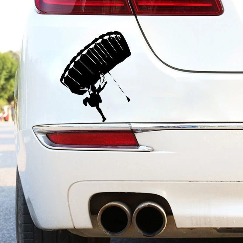 У нас есть чёрные и белые виниловые наклейки на автомобиль: