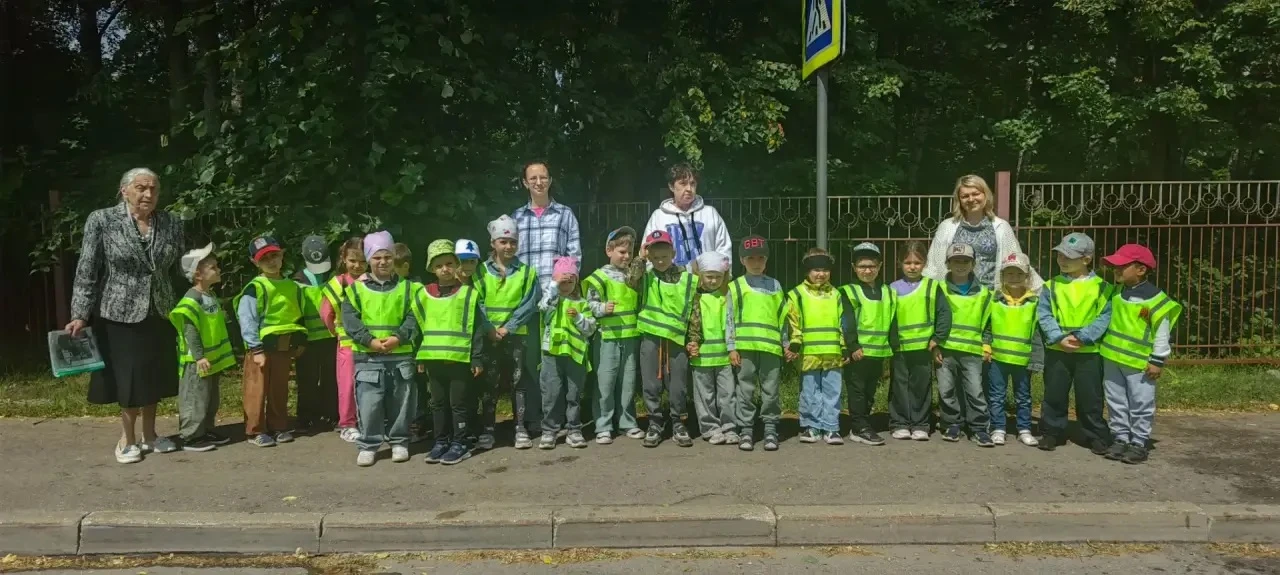 🌳 Сегодня воспитанники старших групп "Дружные ребята" и "Почемучки" д/о "Ягодка" совершили экскурси