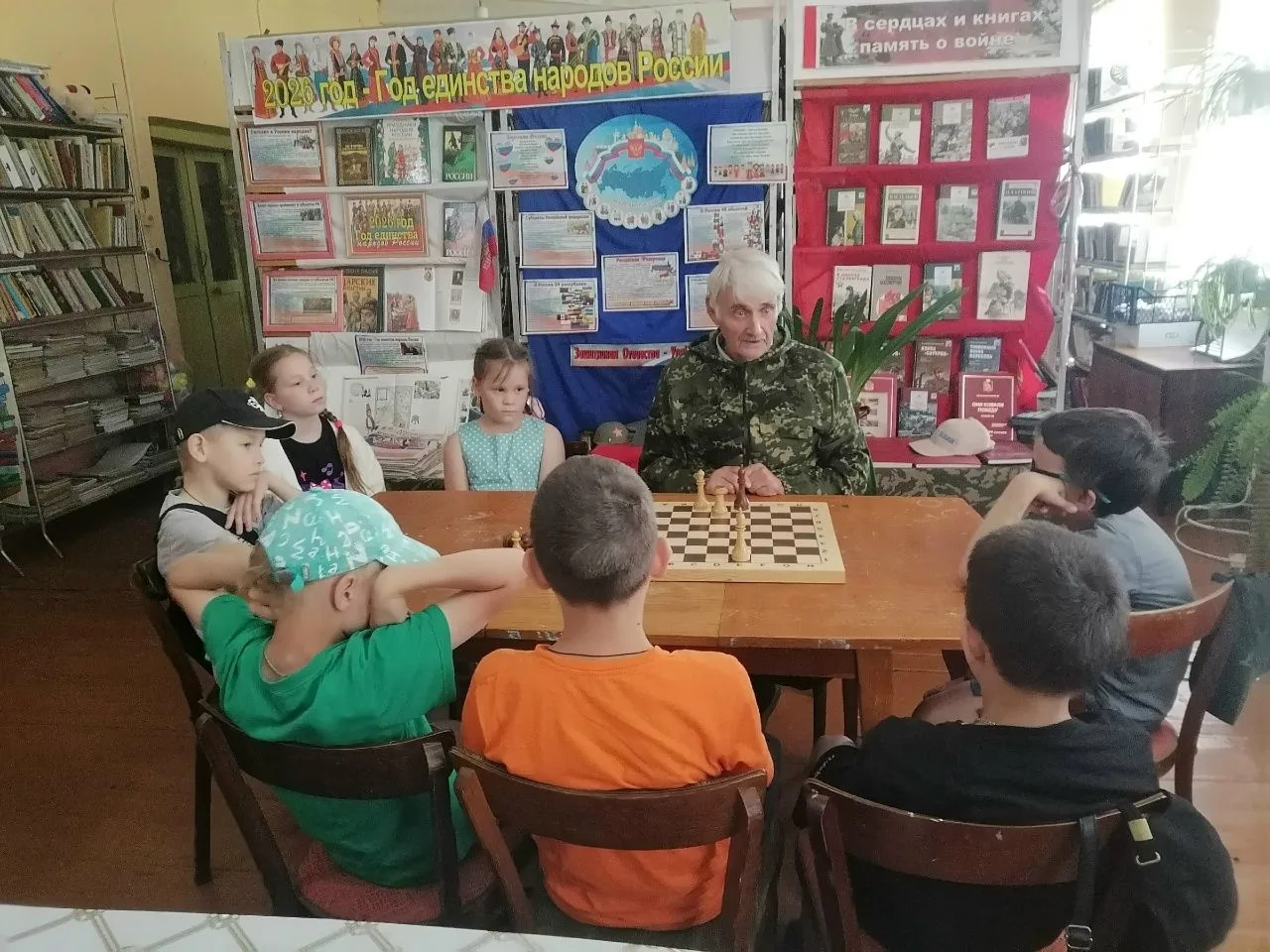 #Шахматы_в_библиотеке

#ИлетскаяБиблиотека
В Илетской библиотеке ежедневно проходят занятия по шахма