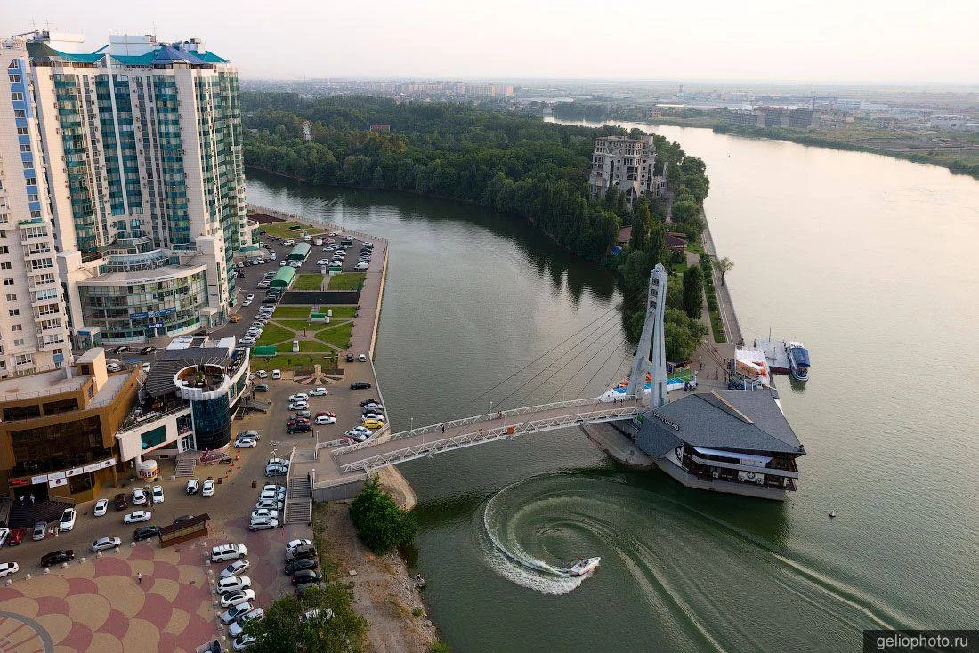 🌉 Мост поцелуев