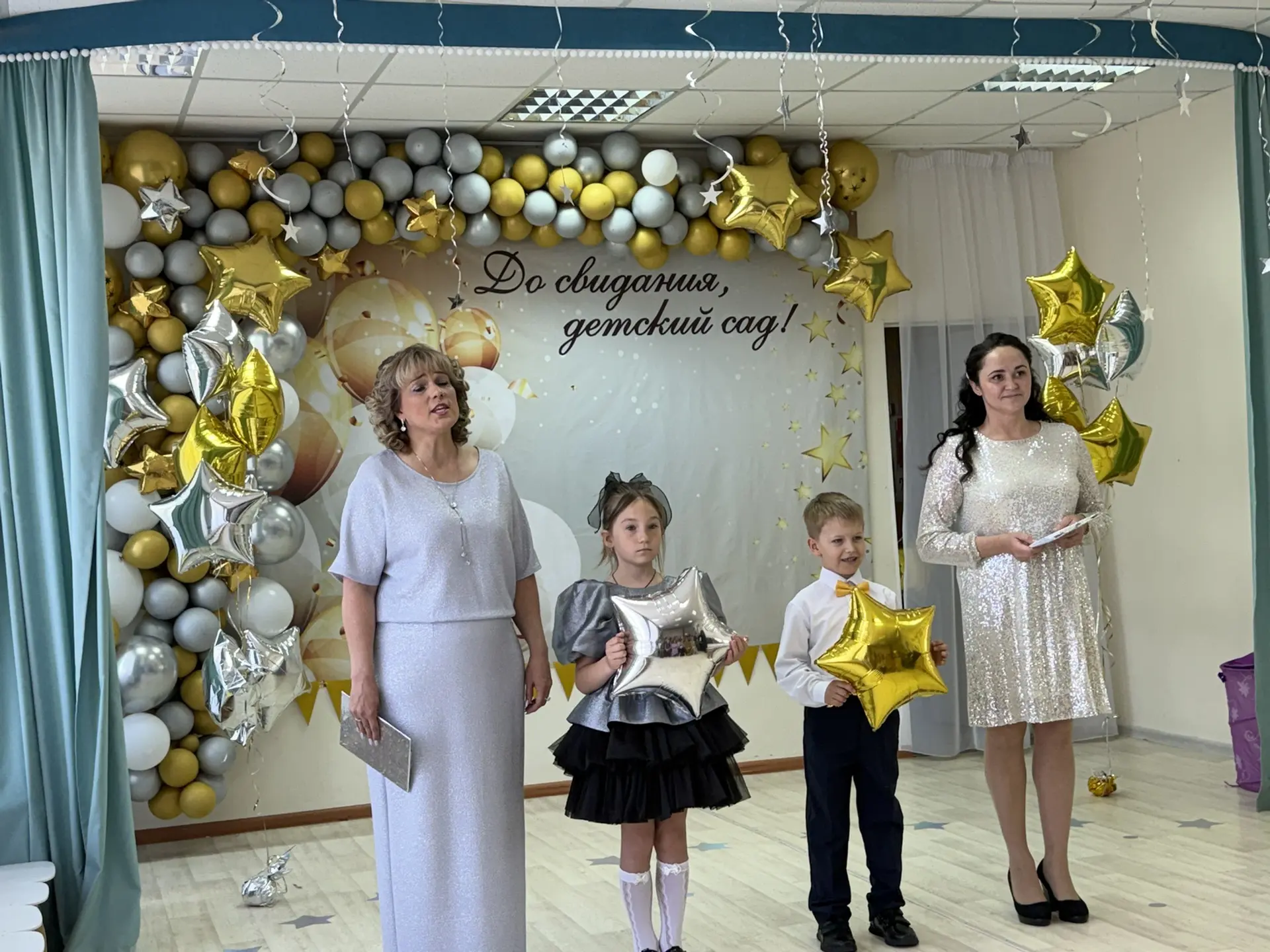 В добрый путь, выпускники ❤️

Выпускной в 6 группе 👏👏👏
Желаем вам не терять ту искренность и любо