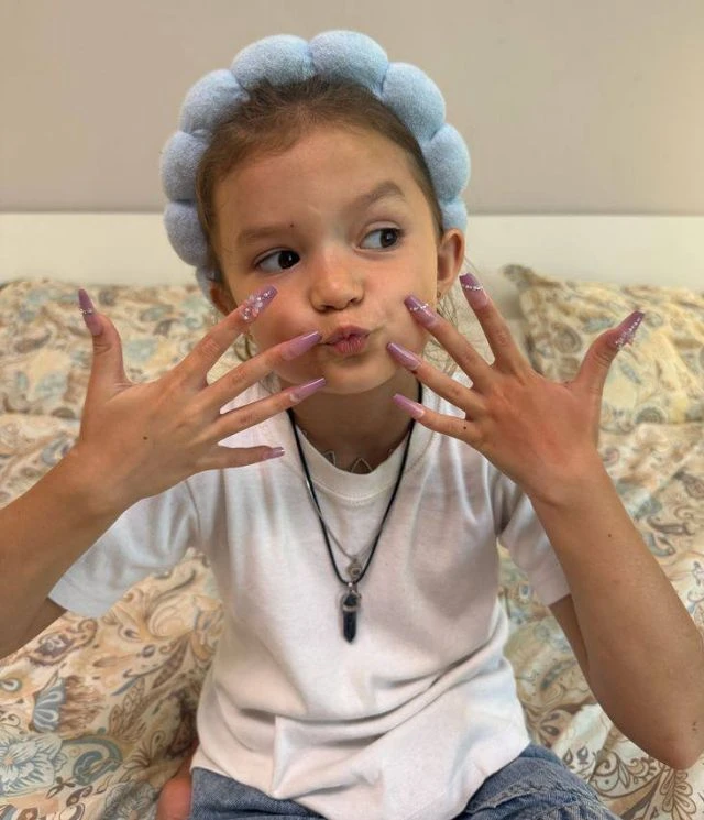 💅🏻 Детям до 14 лет запретят делать маникюр в салонах