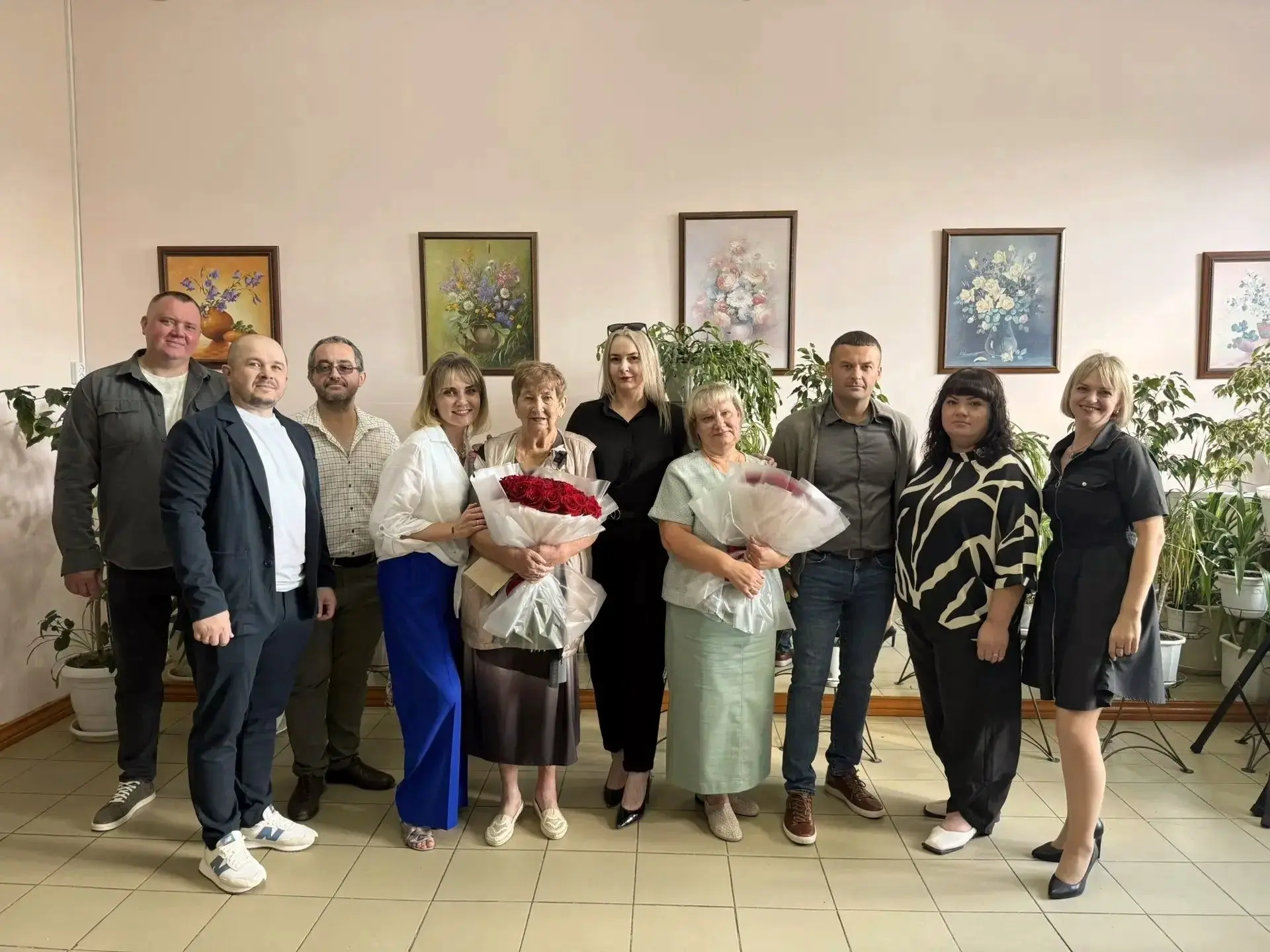 Пока не начался учебный год и школа не наполнилась отдохнувшими ребятами, за парты сели...