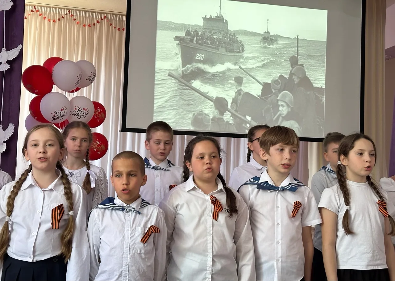 Великолепная музыкально-литературная программа "Не смолкнет слава этих лет" прошла в заозерском корп