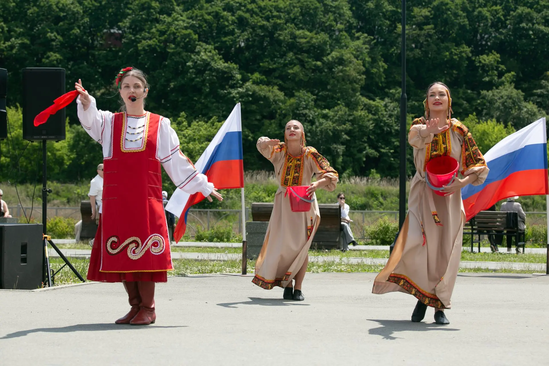 🇷🇺 О России с любовью 🪽

Коллектив МАУК "Центр культуры" НГО вместе с творческим коллективами Нах