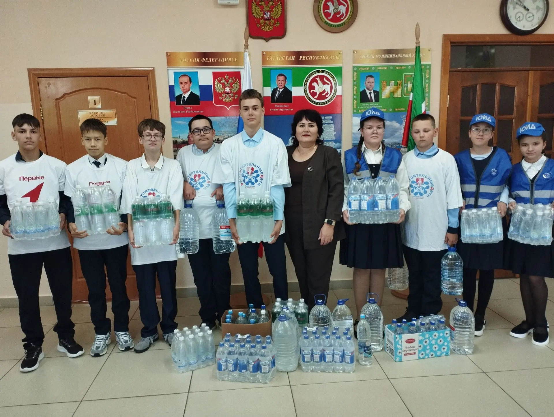 Бүген мәктәбебезнең барлык укучылары, әти-әниләр, укытучылар коллективы, техник хезмәтк...