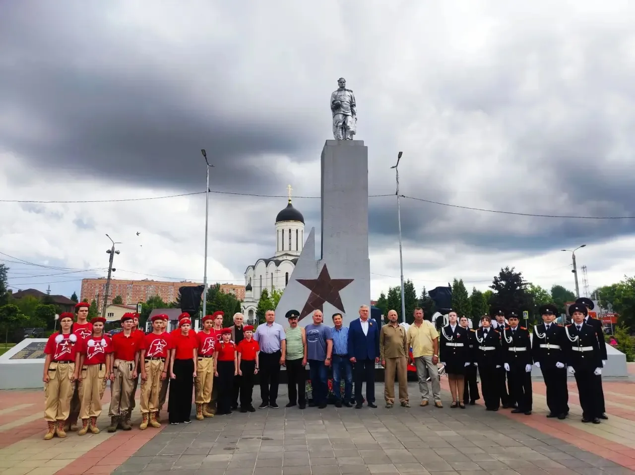 Сегодня члены ЮВПО "Верность" участвовали в торжественном митинге, посвященном Дню памяти и скорби, 