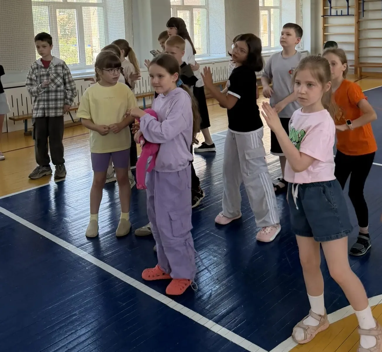 Сегодня в нашем школьном лагере прошёл ещё один интересный и увлекательный день. У всех ребят на про