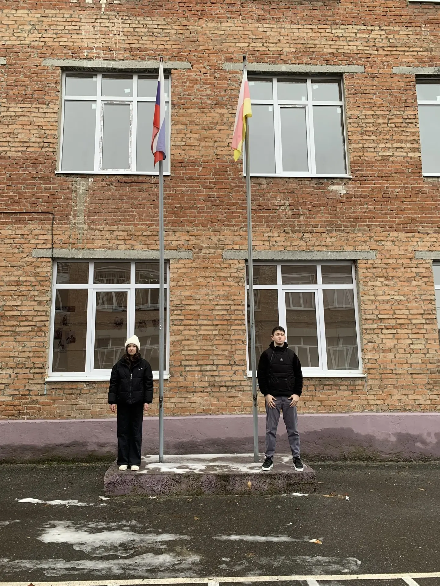 📍Во Владикавказском многопрофильном техникуме прошла последняя в январе торжественная линейка. По т
