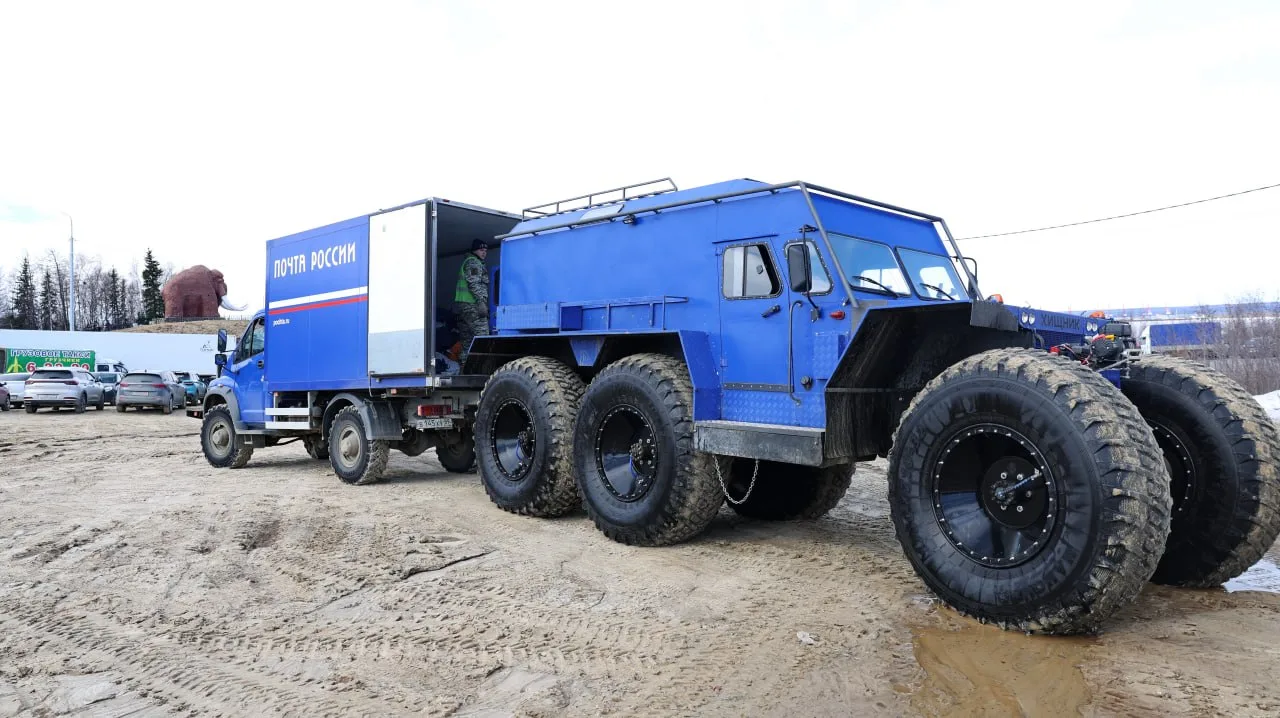 🚜 Когда дороги нет, едет почта: вездеходы доставили ямальцам десятки тонн отправлений  В ЯНАО за сез
