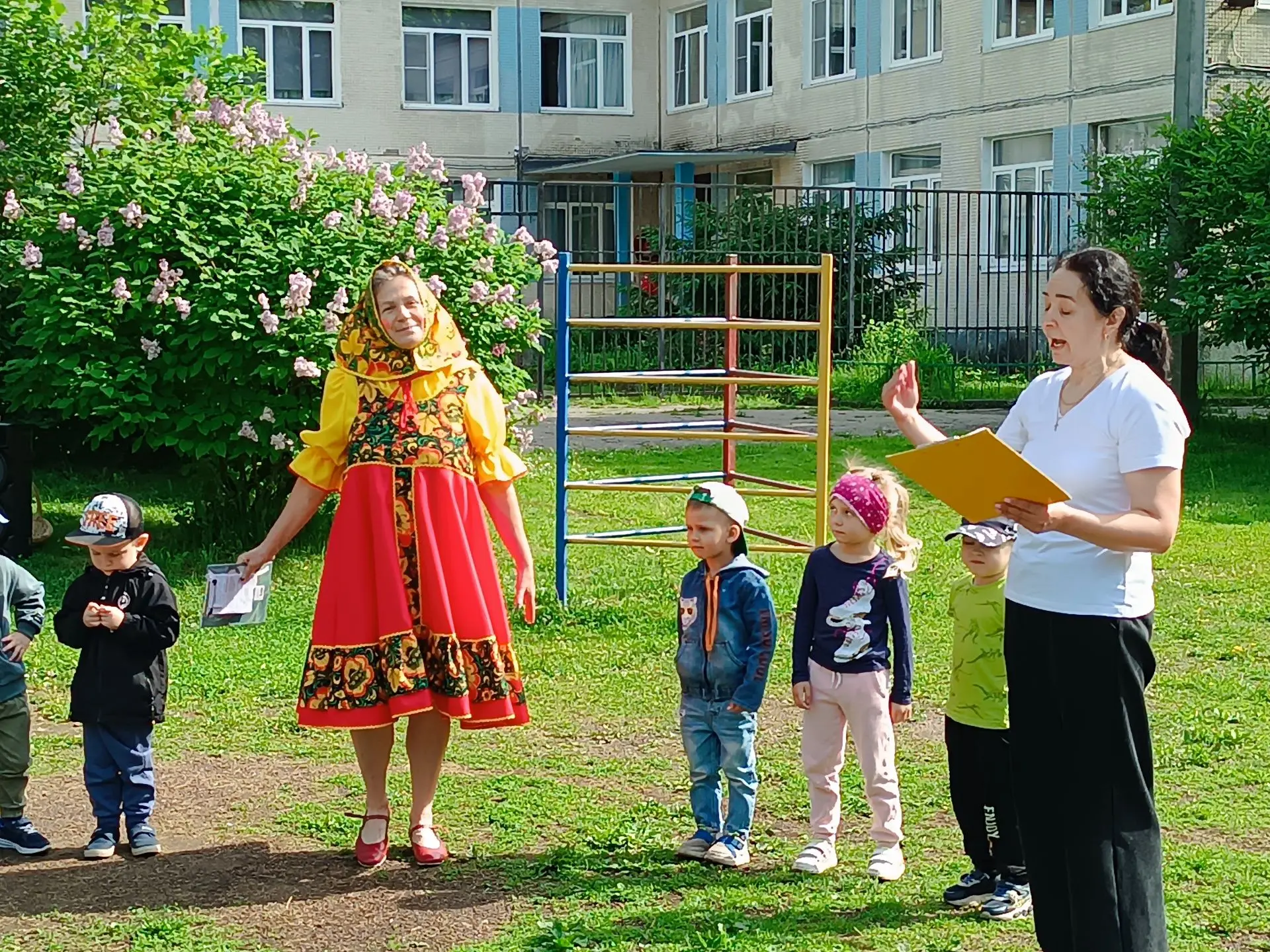 В ГБДОУ детском саду №59 с большим успехом прошёл праздник «День России». Воспитатели перевоплотилис