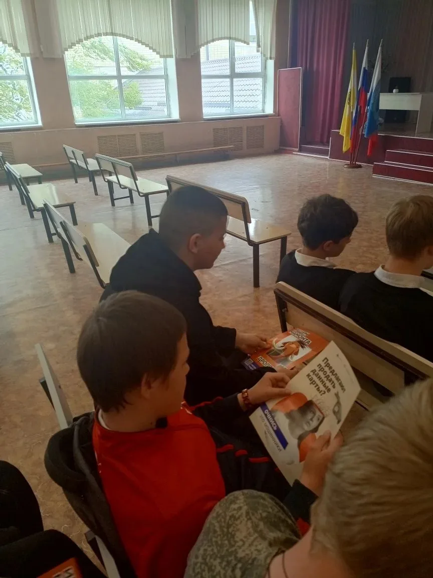 📌 Профилактическая встреча с инспектором ПДН в школе №4  В рамках профилактики правонарушений среди 