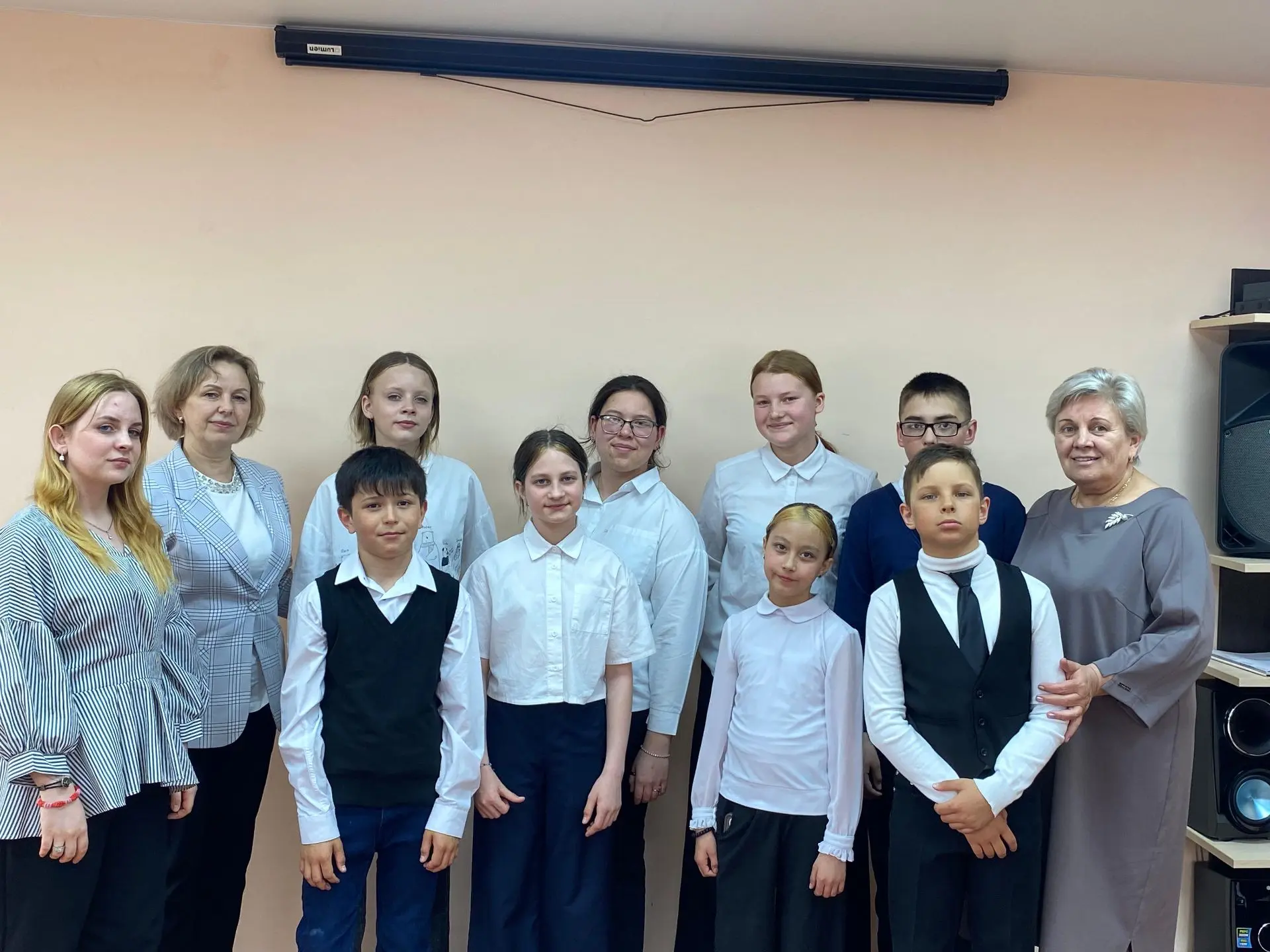 🎉 Уважаемые учащиеся, поздравляем вас с успешной сдачей переводного экзамена! 🥳