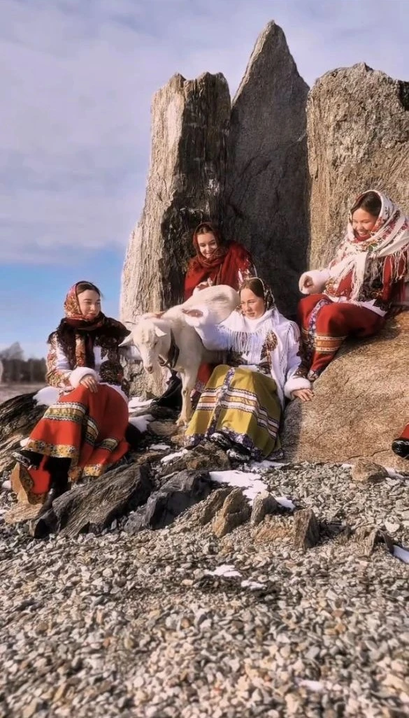 Фольклорный ансамбль "Златица" в гостях у  Rockwood village (https://t.me/s/rockwoodvil...