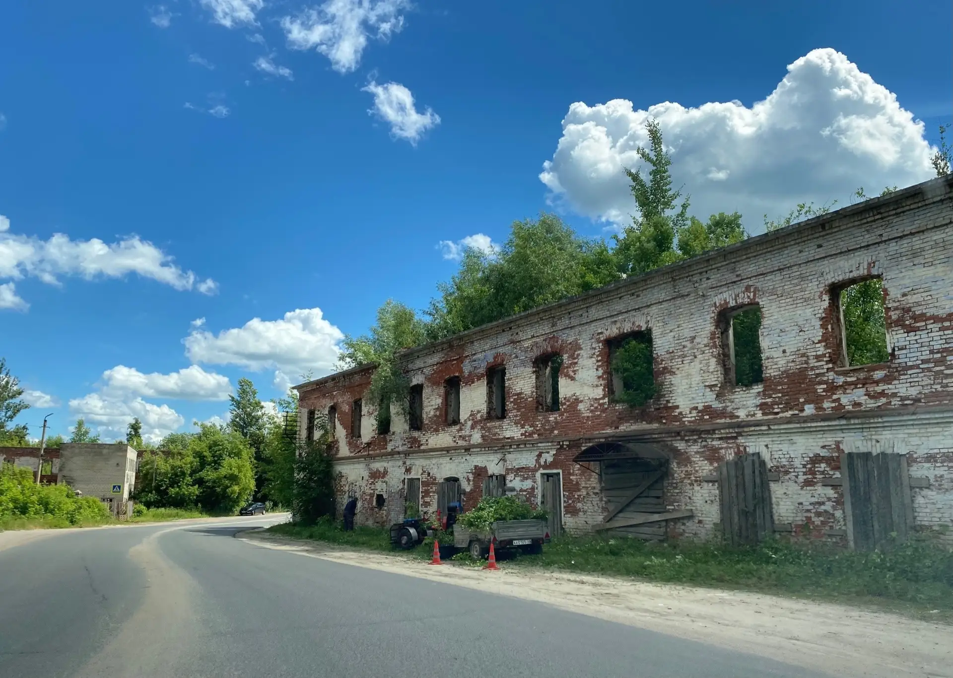 В Ярцеве утилизируют кустарники