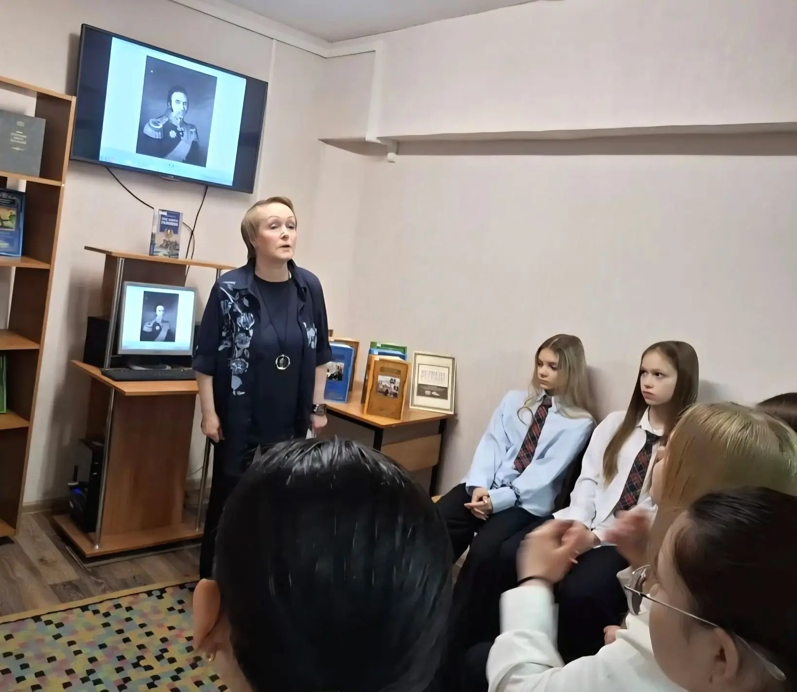 ⚓️ Ветер странствий в стенах библиотеки: как 7А и 7В встретились с историей и морем! 🌊  📚 На этой не