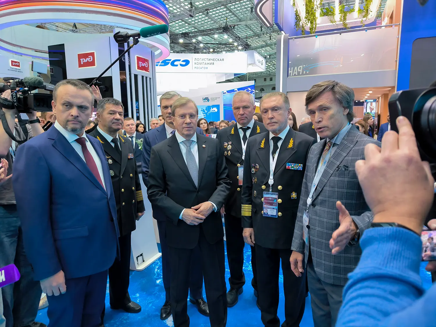 Заместитель председателя правительства РФ Виталий Савельев и министр транспорта РФ Андрей Никитин по
