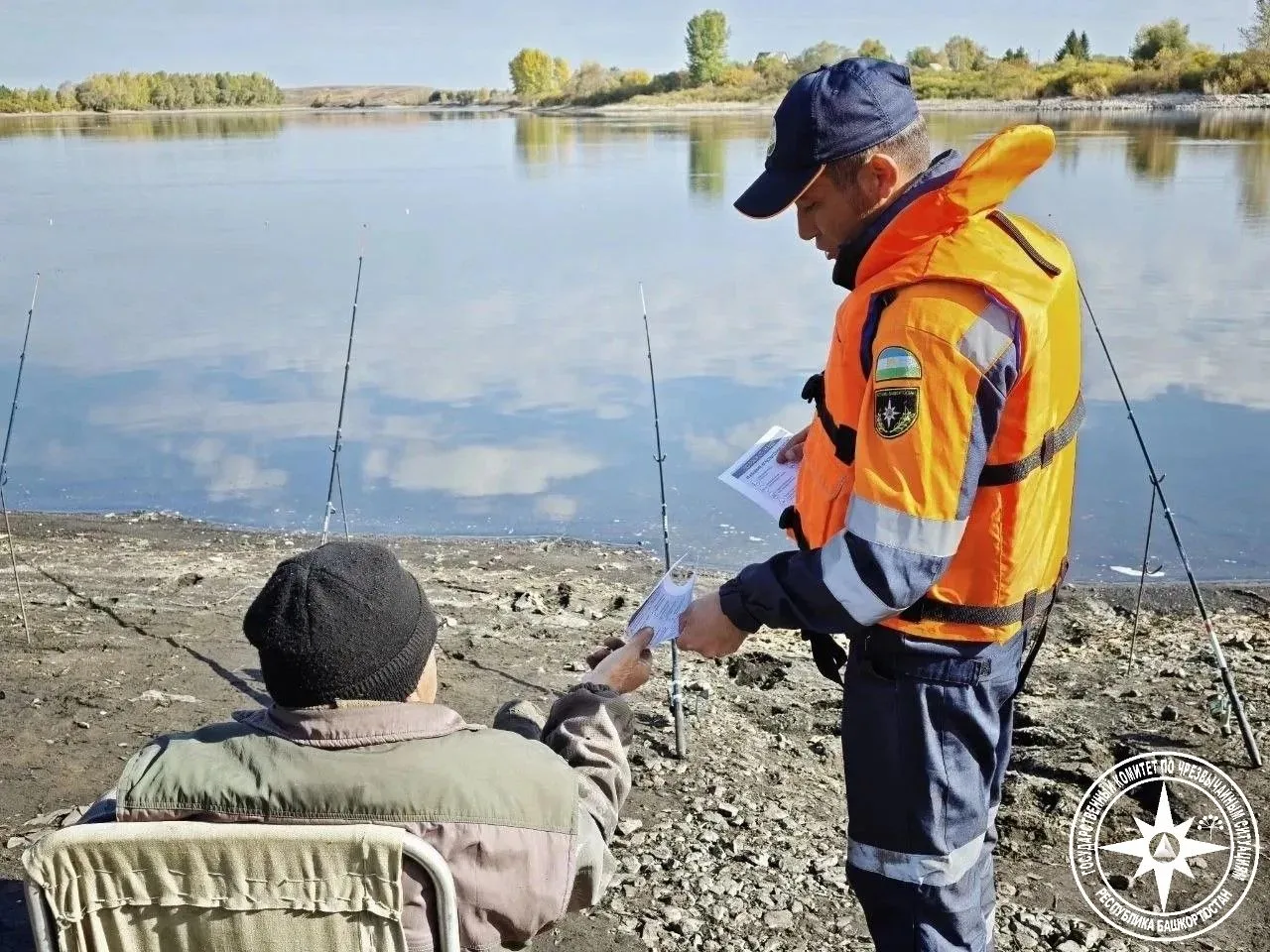 Спасатели Госкомитета РБ по ЧС продолжают профилактические рейды на водоёмах республики...