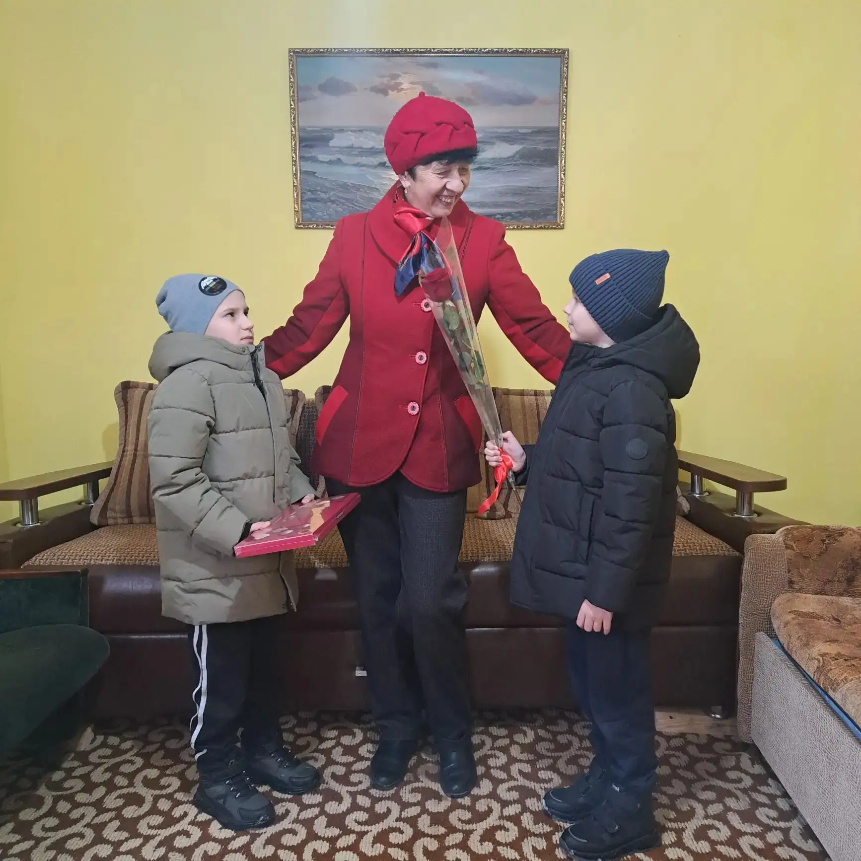 Сердечные поздравления ветеранам педагогического труда от учеников МБОУ БОБРОВСКАЯ СОШ √1  В преддве