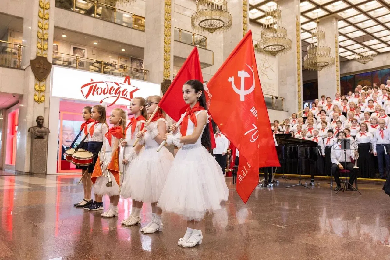 В Музее Победы состоялся праздничный концерт в честь Дня пионерии. 🎼  «Взвейтесь кострами, синие ноч