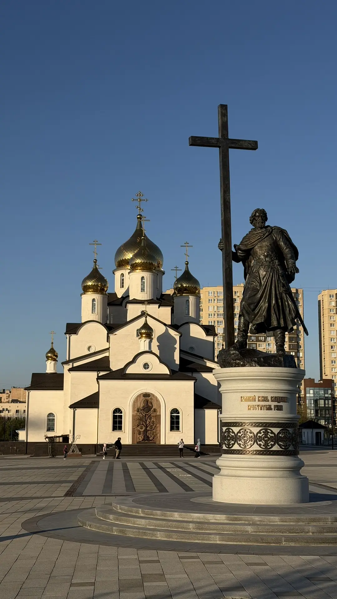 Крещенский парк - это рекреационно-религиозный комплекс.   Парк включает в себя храм Святого равноап