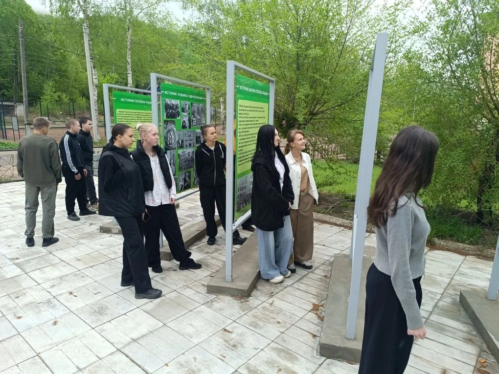 Вчера в рамках проведения недели музеев ребята нашей школы провели экскурсии в музее по...