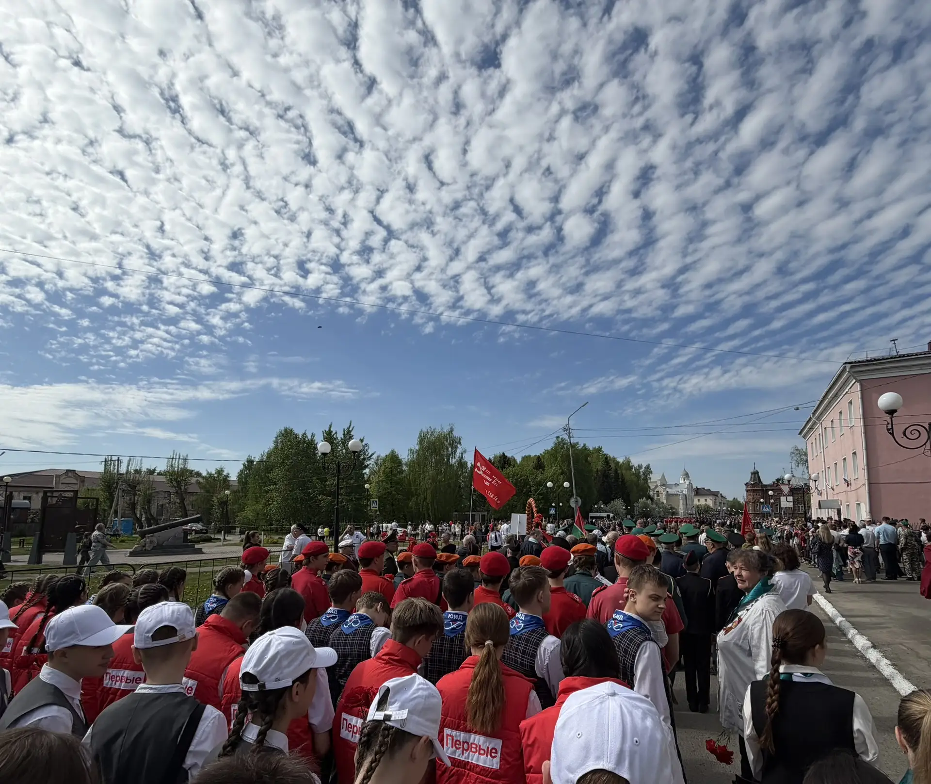 🎖️Нет в России семьи такой, где б не памятен был свой герой...  Сегодня наши учащиеся и педагоги ста