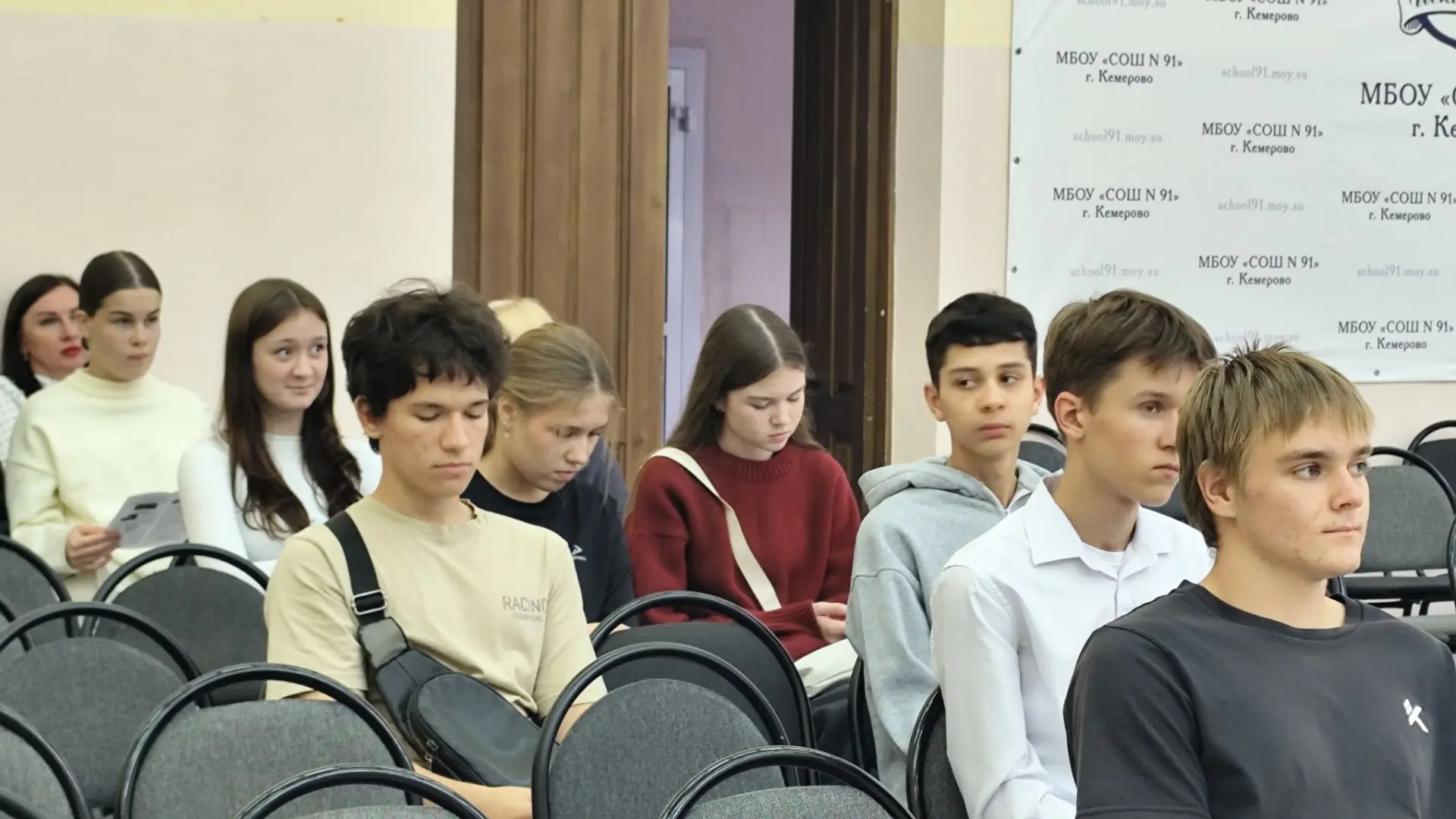 ❗ В данный момент наши обучающиеся проводят время за Круглым столом «Патриот своей стра...