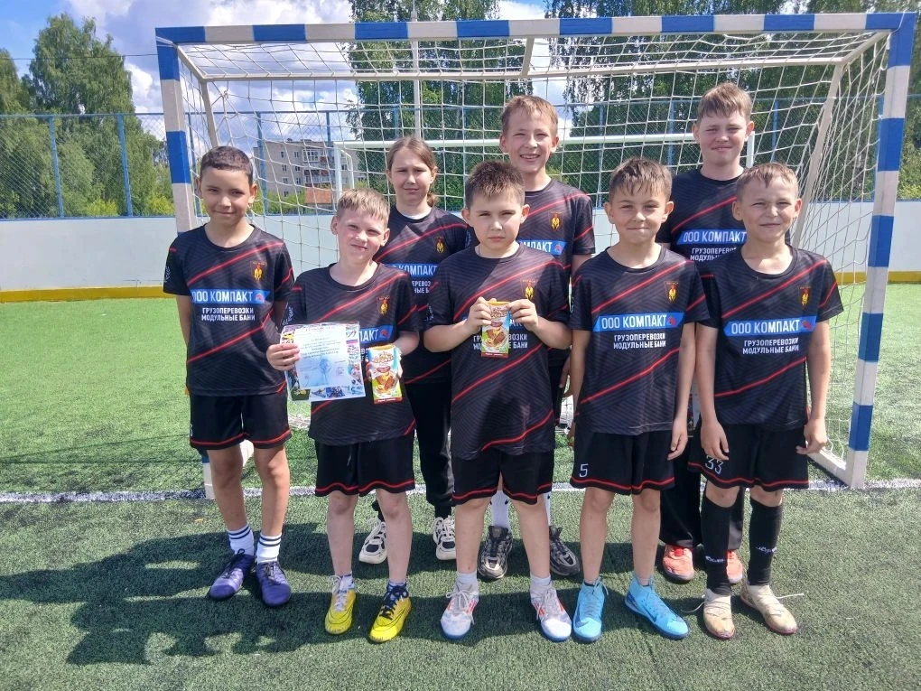 🏆 Юные футболисты завоевали бронзу!

☝️30 мая в городе Сосновка прошли районные соревнования по фут