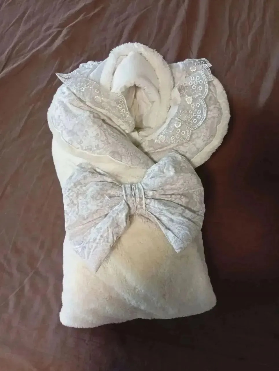 Продам зимний белый выписной конверт.