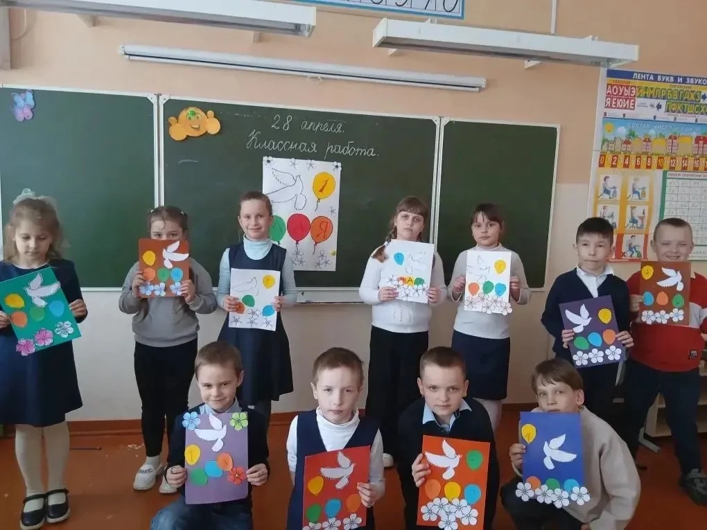 🌸 Весенняя открытка для героя труда: творим с душой!