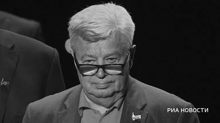 Умер почетный председатель Союза журналистов России Всеволод Богданов, сообщили в СЖР.