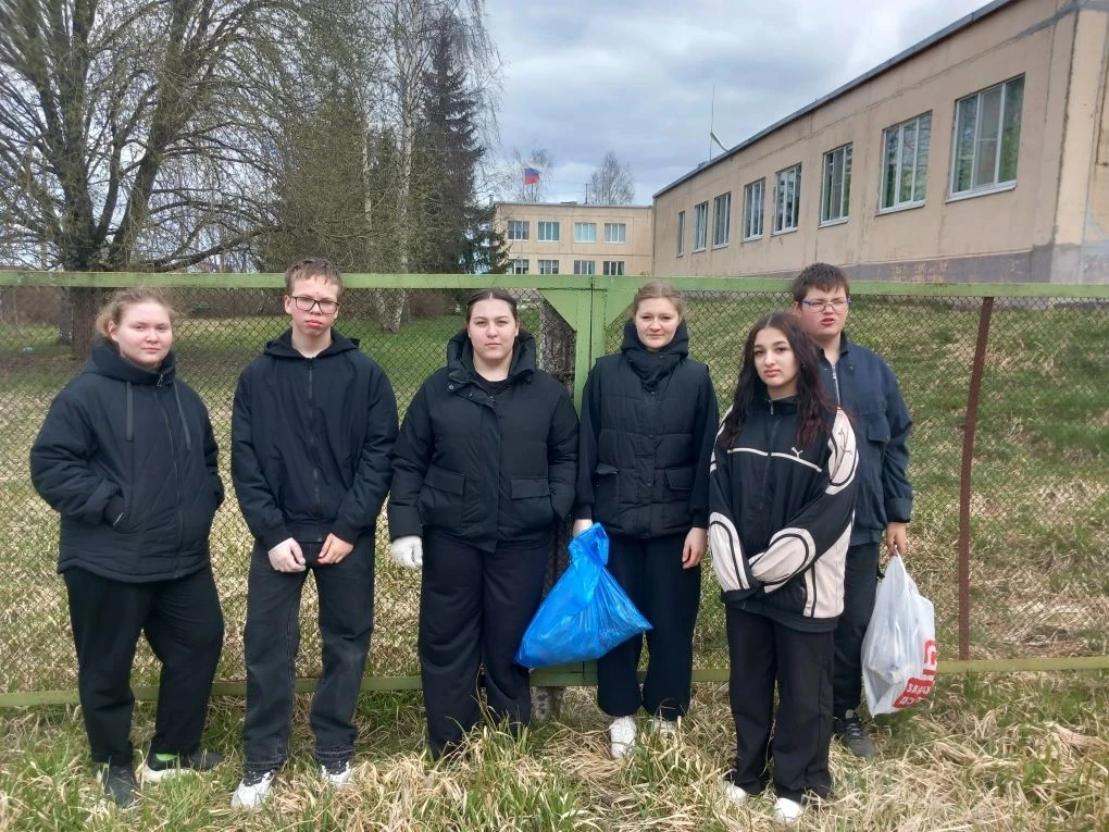 В нашей школе прошёл субботник! 🌳