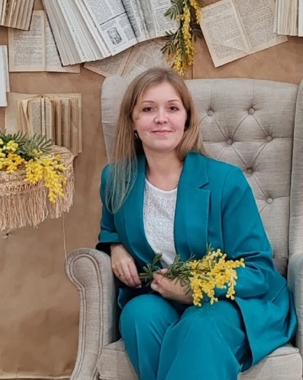 Уважаемая Валентина Вячеславовна! Поздравляю Вас с днем рождения! Ваш труд как учителя истории и общ