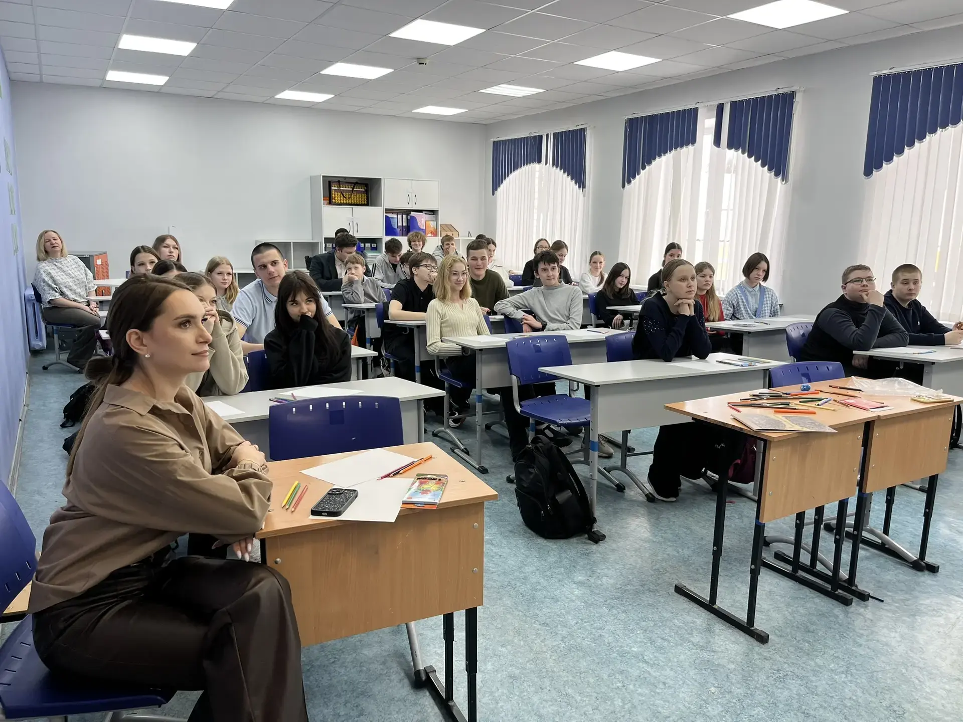 ✨ В нашей школе прошел удивительный мастер-класс по арт-терапии «Знакомство со своим внутренним Я»! 