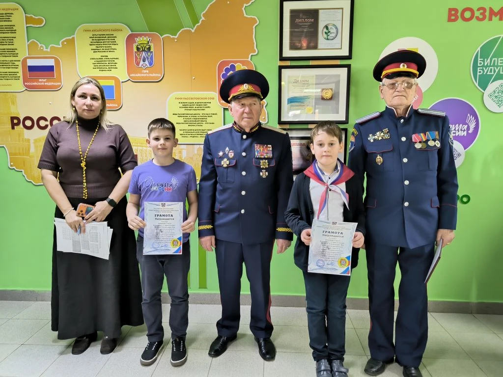 На еженедельном построении вручили грамоты от «Союза Чернобыль». В минувший понедельник на традицион