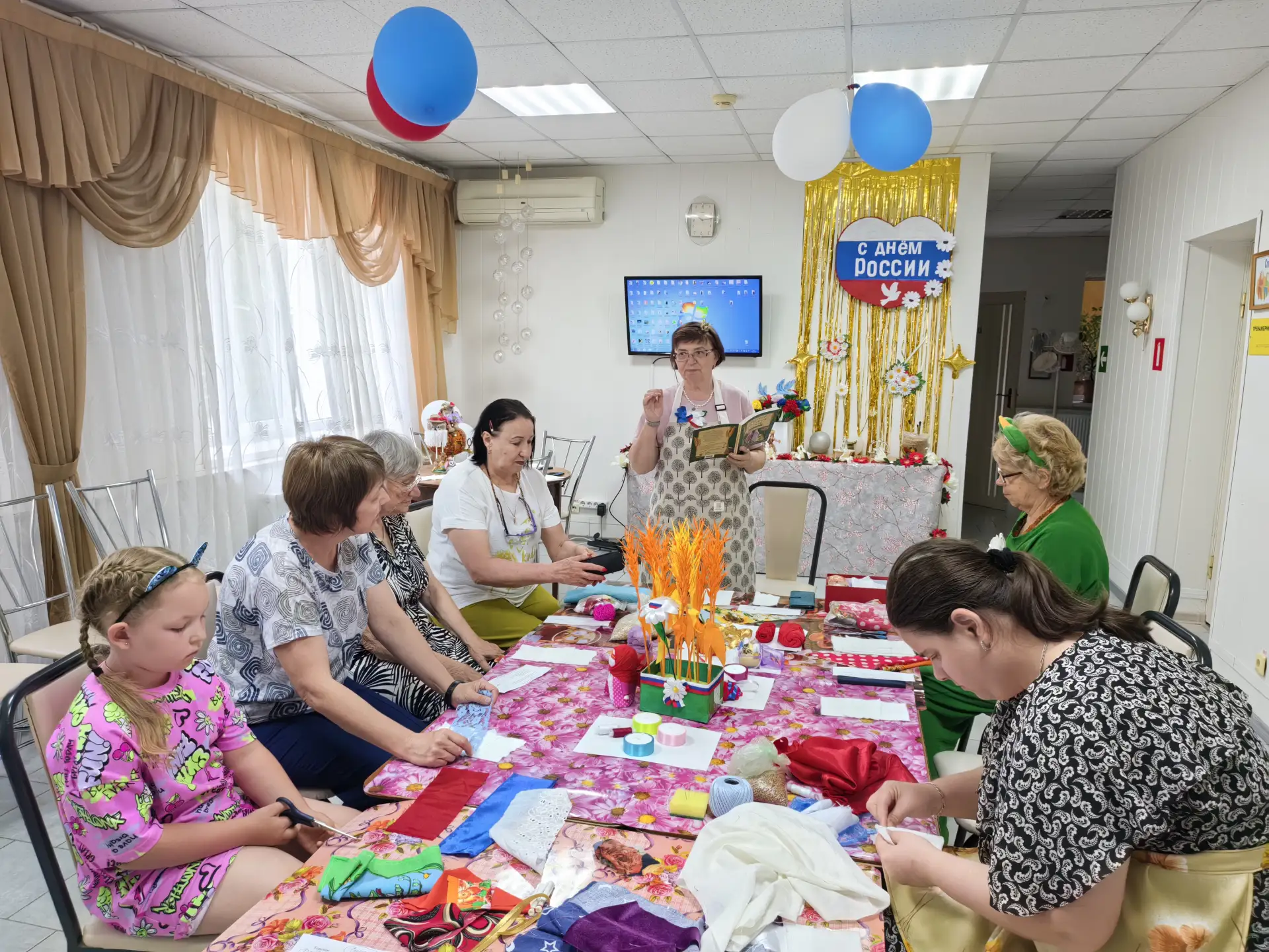 Обычаи из старины: как в Ипатове создавали обереги к Дню семьи, любви и верности 🌾🏡
В преддверии с